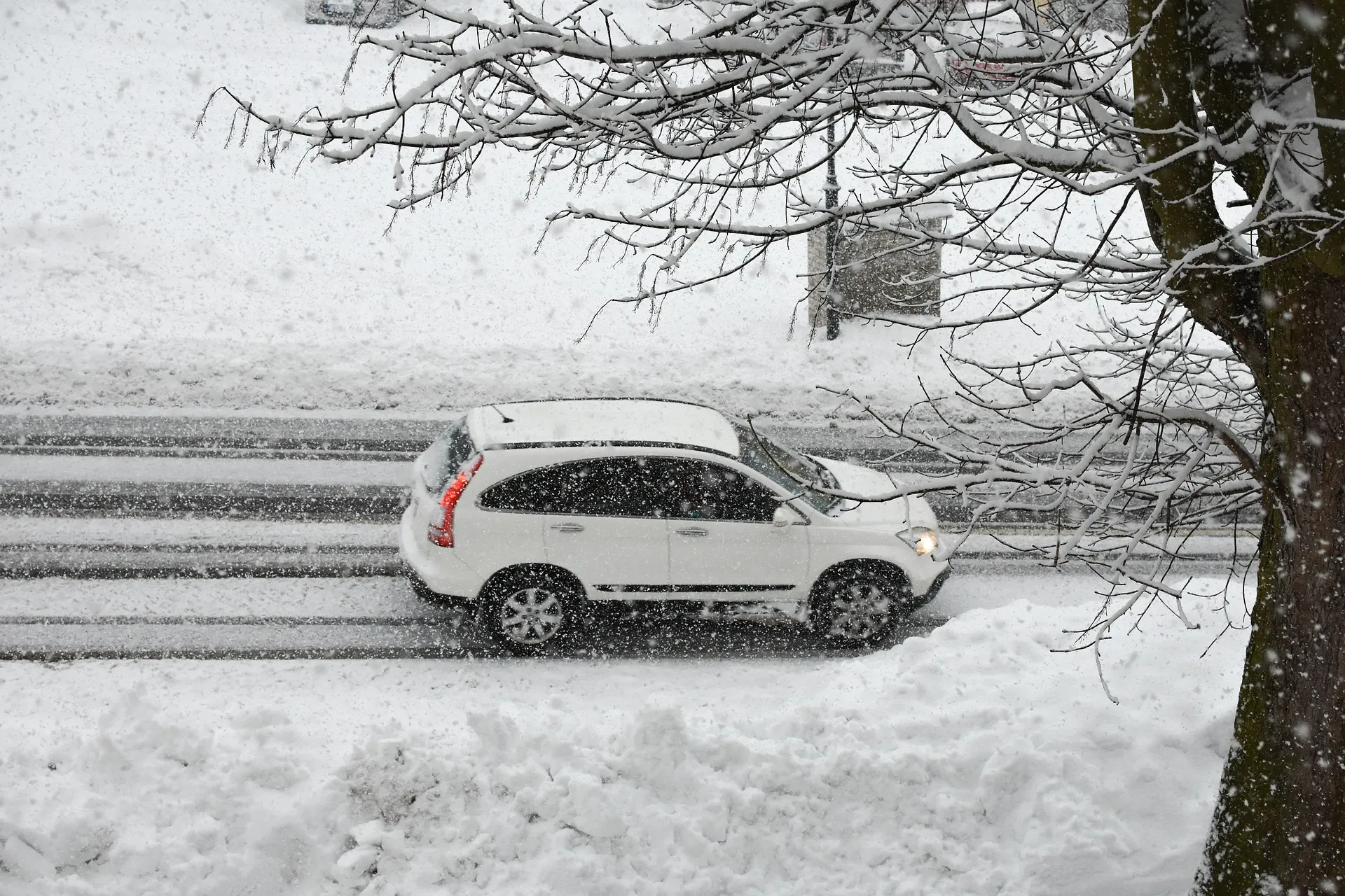 A car struggling through whiteout blizzard conditions