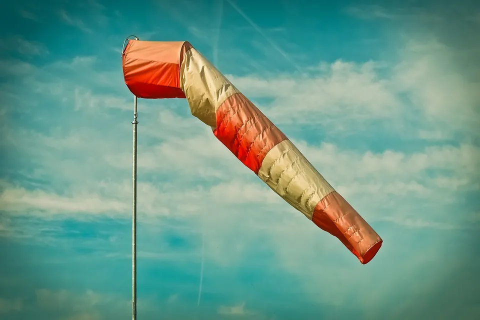 Wind faster than sound causing sonic boom